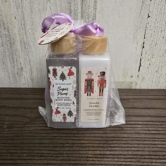 New Sugar Plums 3 peice set Scented Body Wash, Lotion and shower poof - Picture 1 of 7